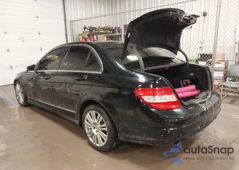 2010 Mercedes-Benz C 300 Luxury 4Matic/Sport 4Matic z USA, uszkodzony, nr VIN WDDGF8BB9AR108954